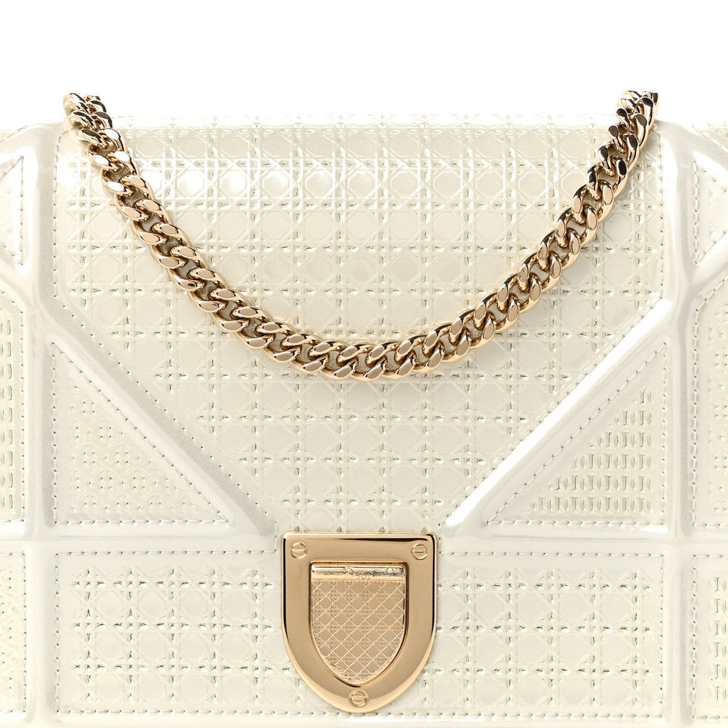 Patent Micro-Cannage Diorama Wallet on Chain Pouch Metallic White